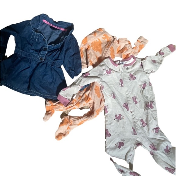 Tommy Hilfiger and Gerber baby pajamas size 3 to 6 months - Picture 2 of 5